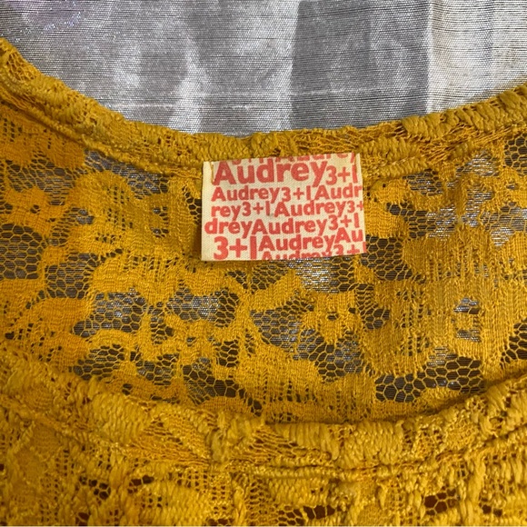 Audrey 3+1 gold floral lace top, unknown size, I suspect SZ M,sleeves are narrow - Picture 5 of 6